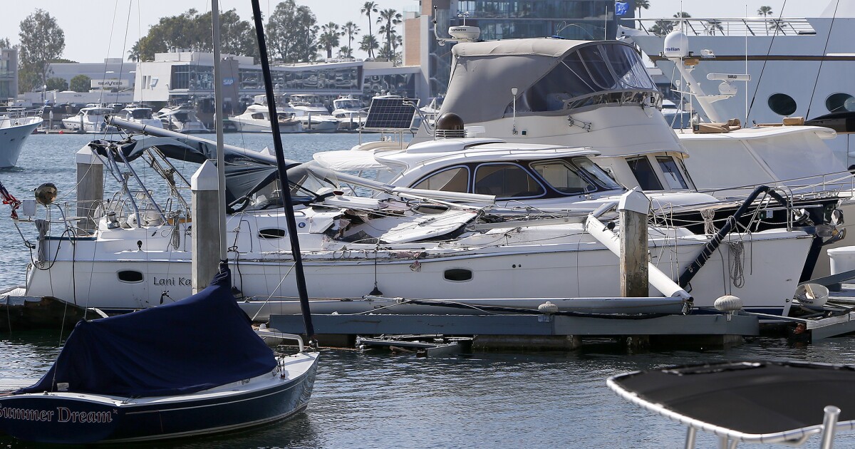 Mandat d’arrêt contre un homme de San Diego soupçonné d’avoir écrasé un yacht volé dans le port de Newport