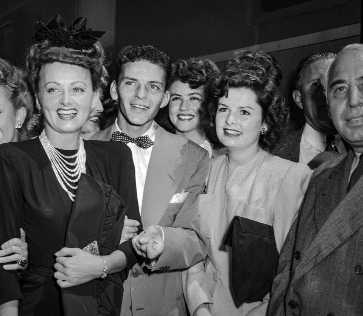 Aug. 11, 1943:  Frank Sinatra with unidentified friends arrives by train in Pasadena. 