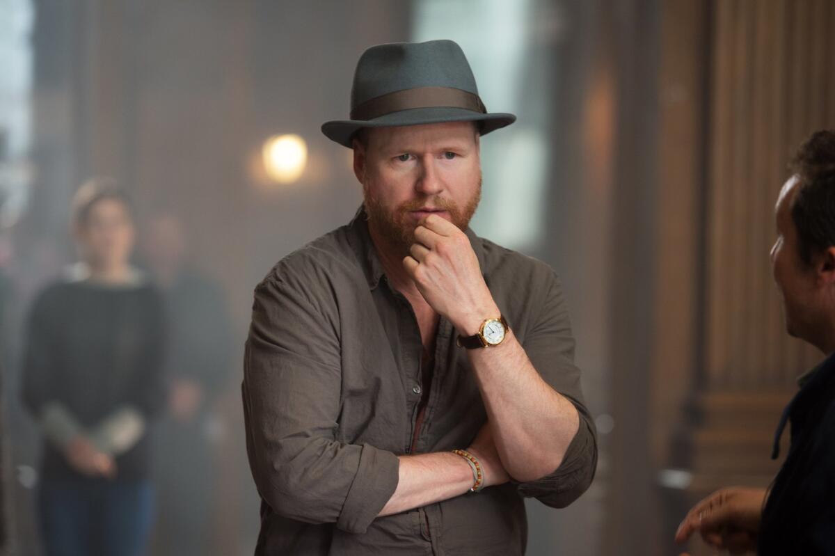 El director Joss Whedon durante el rodaje de "Avengers: Age Of Ultron".