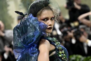 Zendaya llega a la gala benéfica del Instituto del Vestido del Museo Metropolitano de Arte para celebrar la inauguración de la exposición "Sleeping Beauties: Reawakening Fashion" el lunes 6 de mayo de 2024, en Nueva York. (Foto Evan Agostini/Invision/AP)