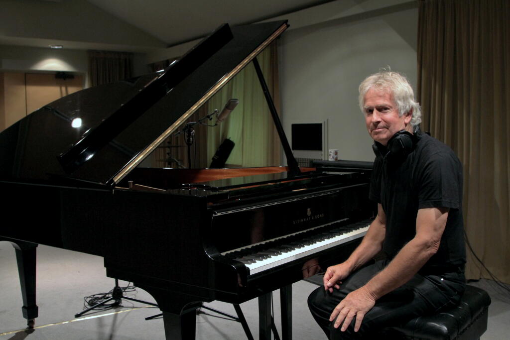 Why Tony Banks The Quiet Genius Behind Genesis Is Hesitant To Create why-tony-banks-the-quiet-genius-behind-genesis-is-hesitant-to-create