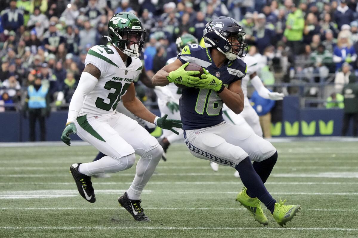 Seahawks' Lockett out vs. Chiefs after hand surgery