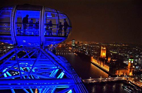 The London Eye gives riders a chance to see Big Ben, the Houses of Parliament and the Thames from above.