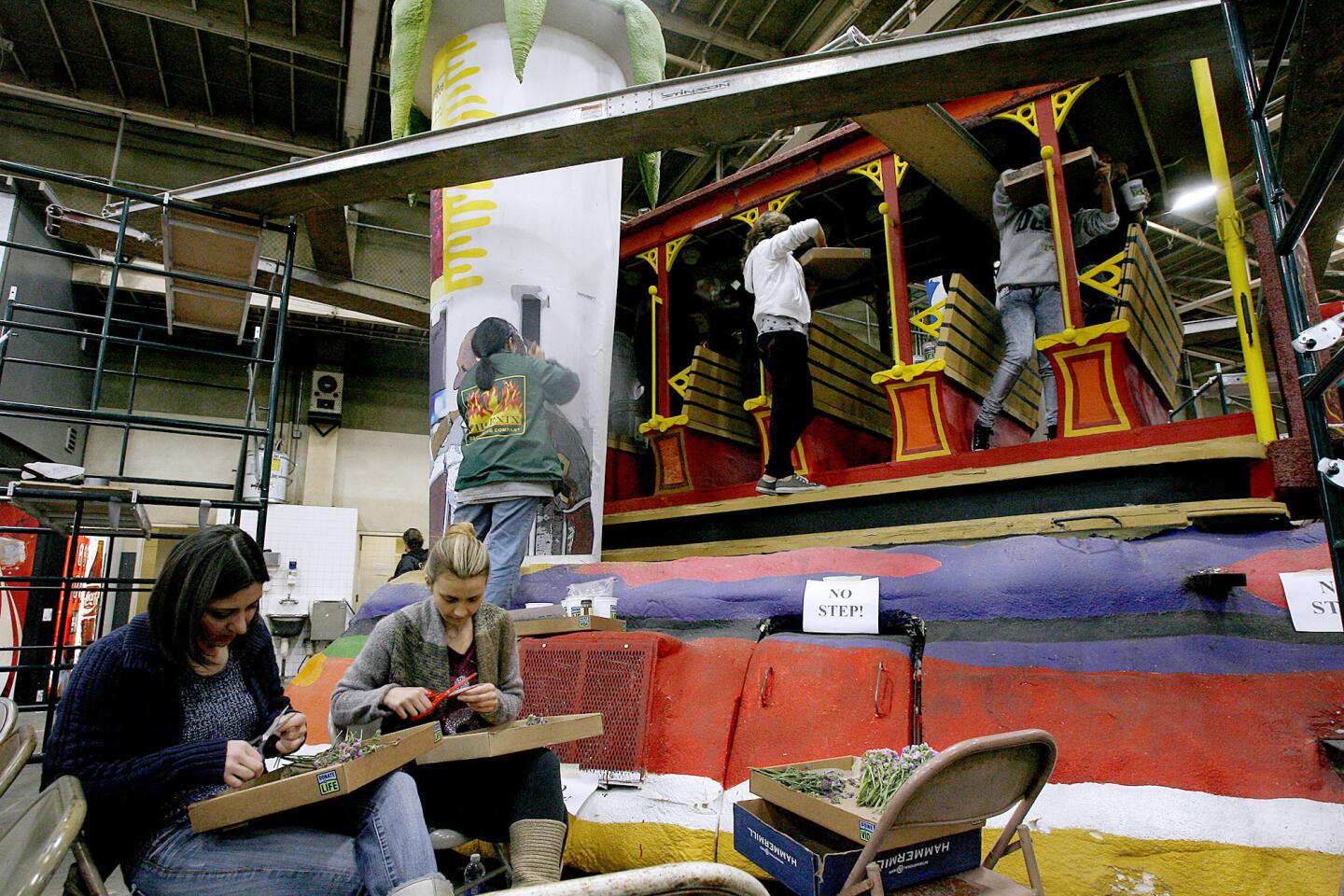 Photo Gallery: Glendale float moving along with volunteers help at Phoenix Decorating