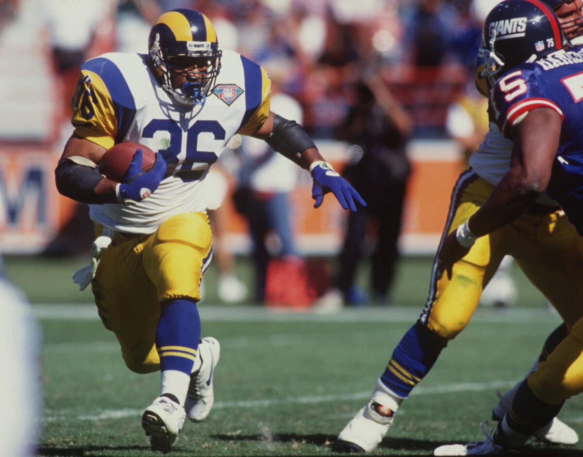 Los Angeles Rams running back Jerome Bettis carries the ball against the Giants at Anaheim Stadium.