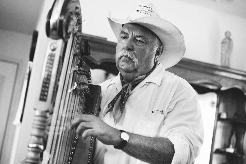 Francisco González plays strings in a black-and-white photo.