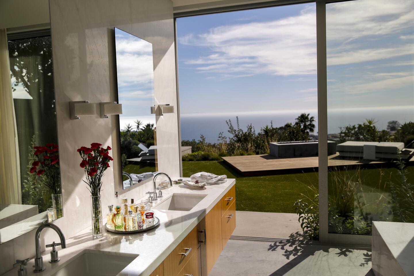 Pacific Palisades renovation opens up to ocean