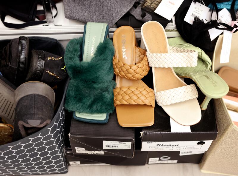 Several shoes in the Qur'an. The owner Olivia Pyle said that she wanted fire victims to need clothes and shoes to be able to choose between clean and fashion options that they knew they would love.