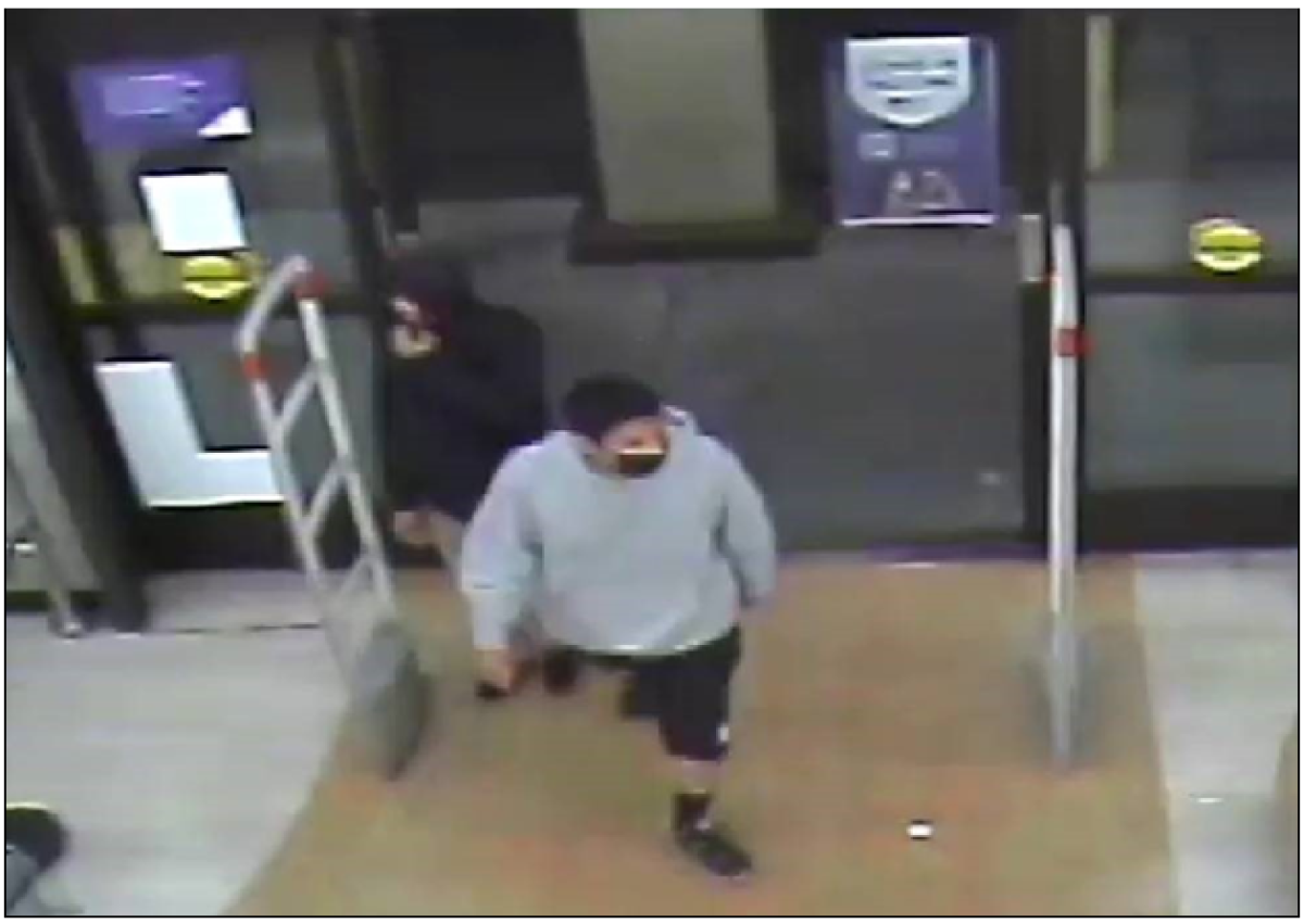 Police Release Images Of Suspects In Rite Aid Employee Killing Los Angeles Times