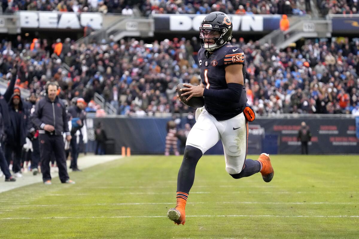 Bears QB Justin Fields prepared for physical day against Browns defense -  The San Diego Union-Tribune