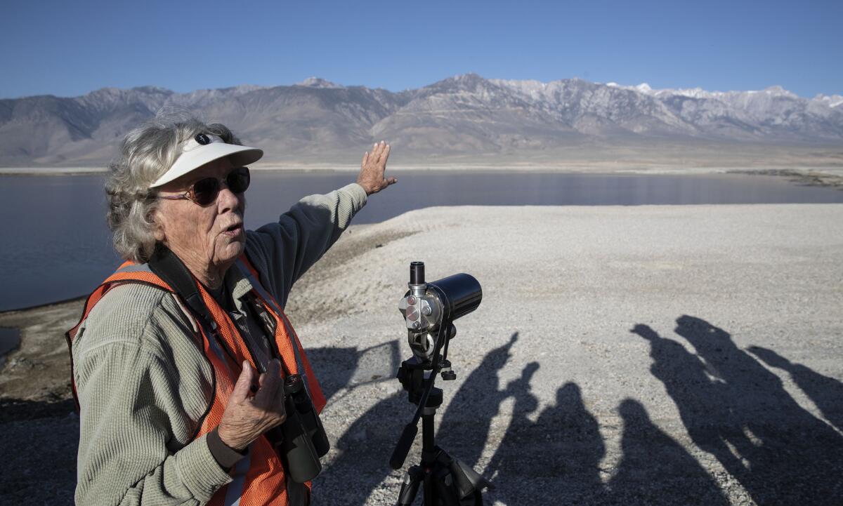 Against a backdrop of Sierra Nevada peaks, Joanne Heindel leads a tour.