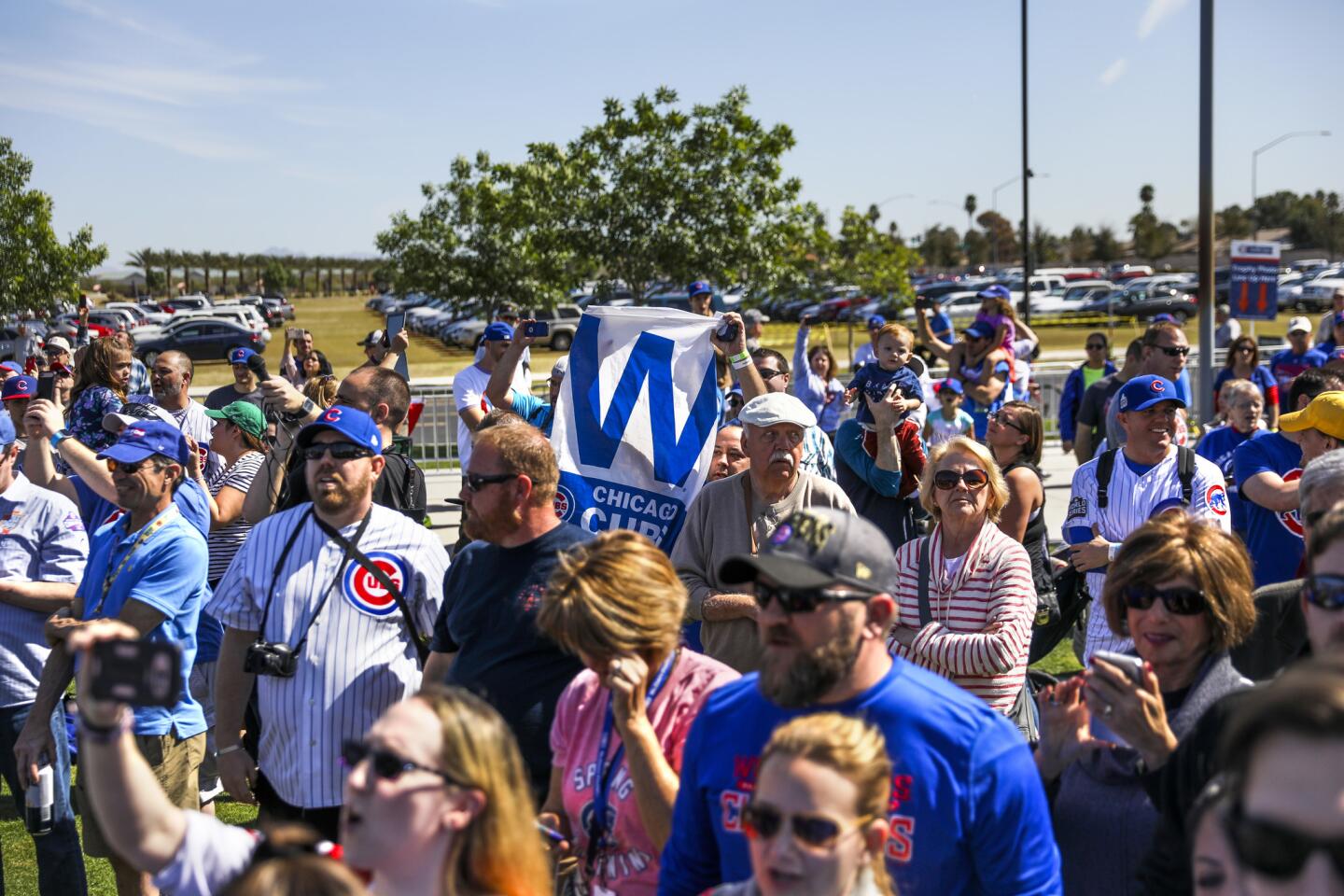 ct-cubs-arrive-at-spring-training-photos-061