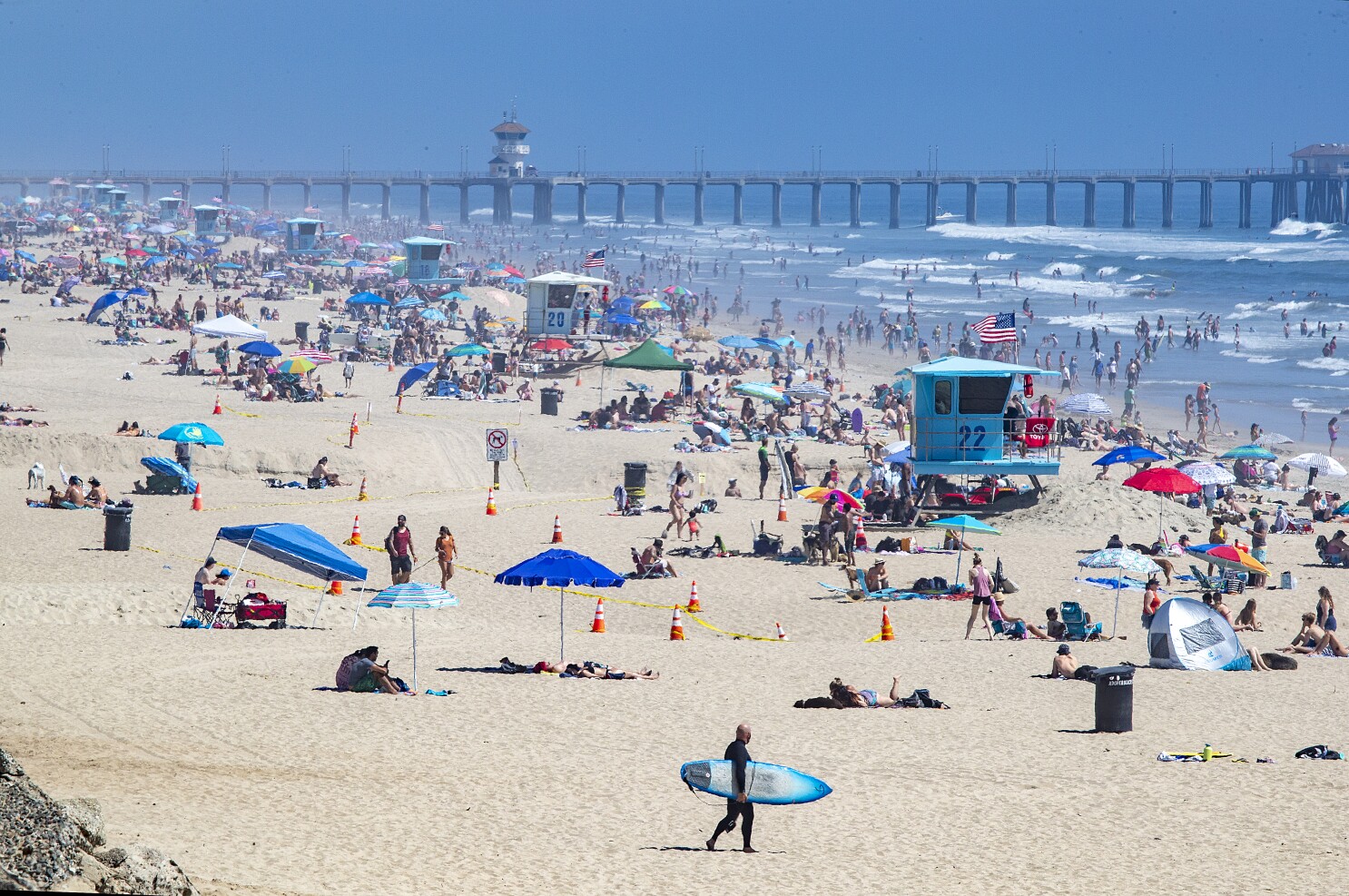 Amid heat wave, Californians flock to the beaches - Los Angeles Times