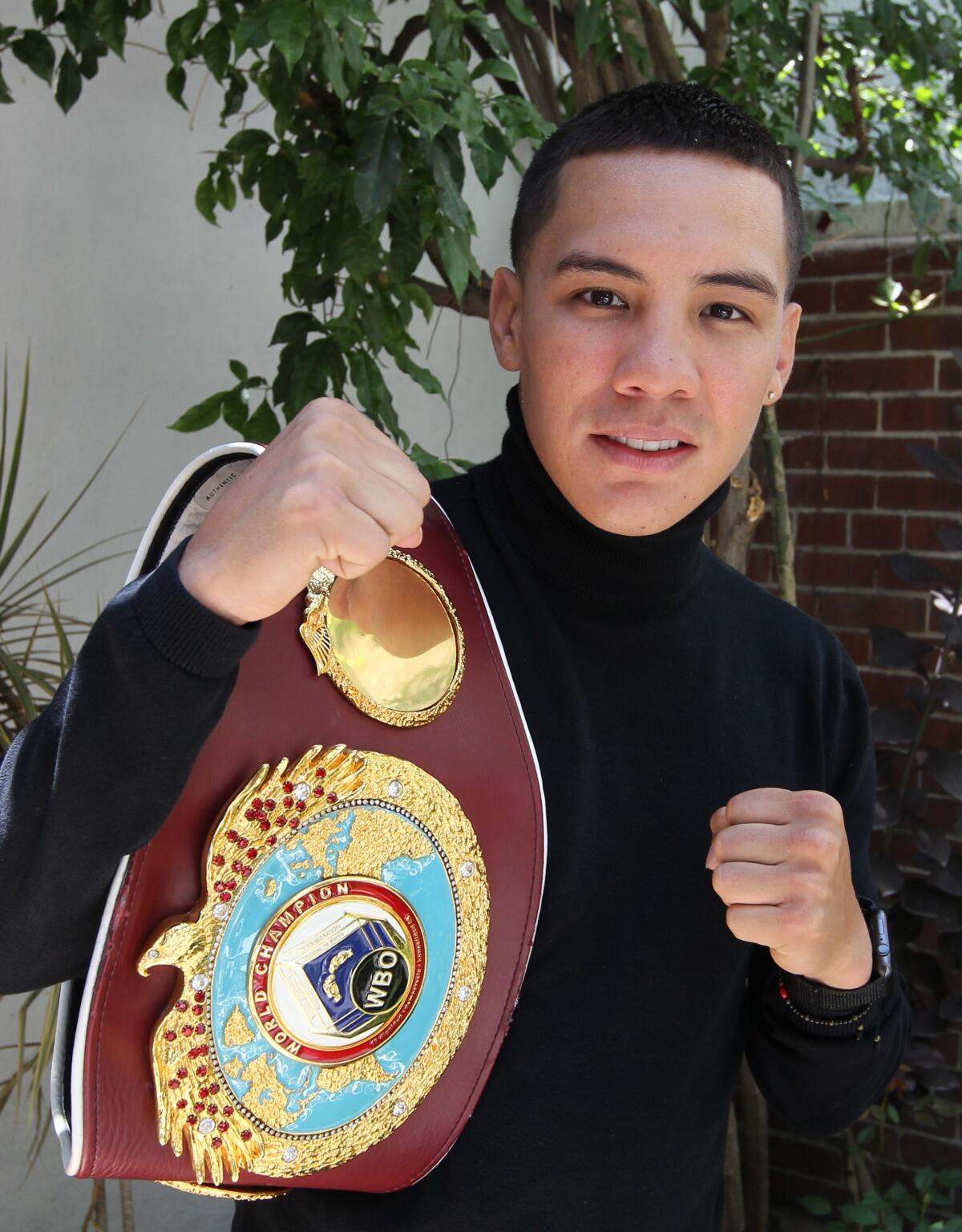 El campeón mundial Óscar Valdez reconoce el boxeo completo de Conceicao