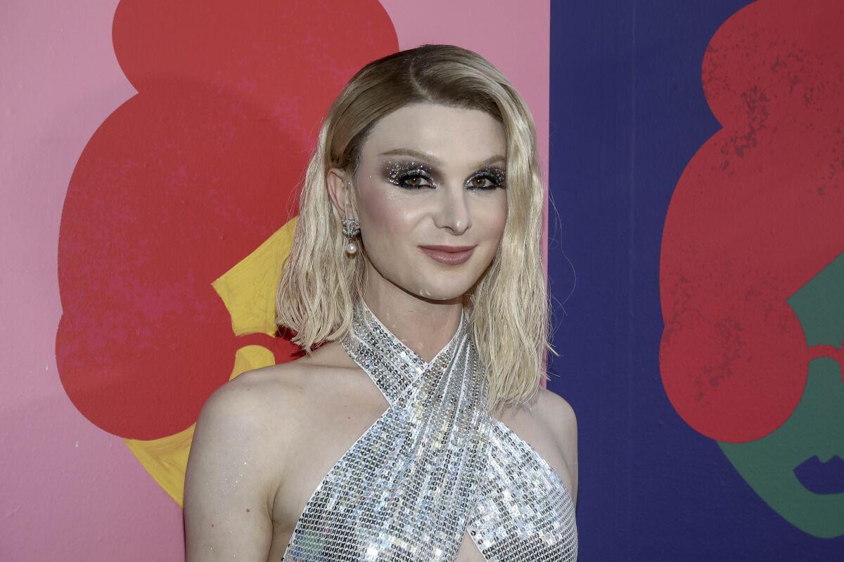Dylan Mu Dylan Mulvaney calls out Bud Light following anti-trans backlash - Los ...