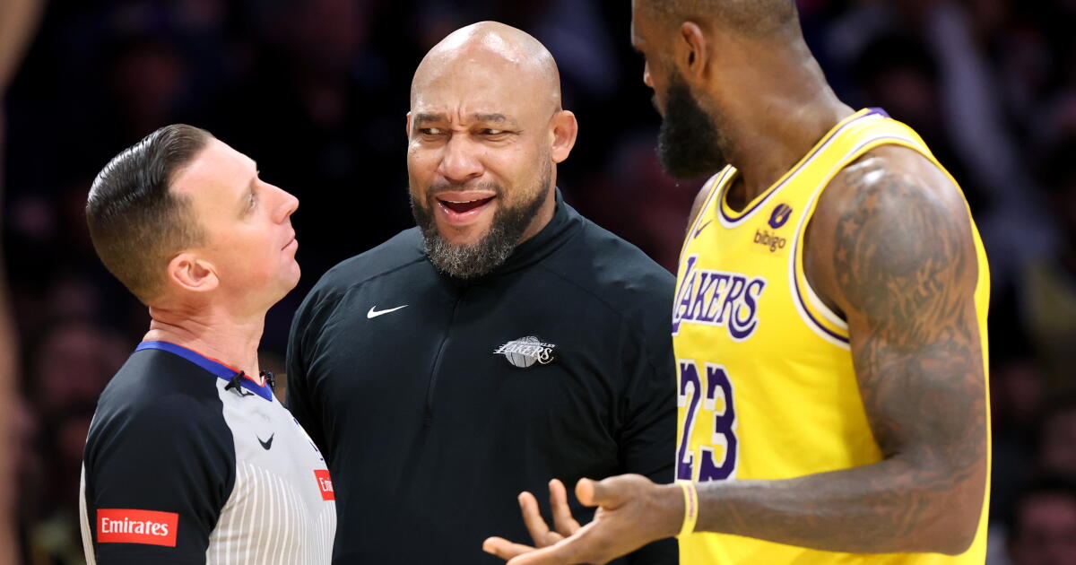 Plaschke: Lakers, baş ağrısı, mide bulantısı ve umutların azalmasıyla maçı bitiriyor