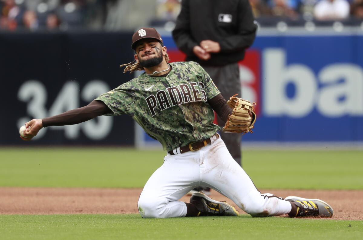 Padres' Fernando Tatis Jr., Ha-Seong Kim named Gold Glove finalists - The  San Diego Union-Tribune