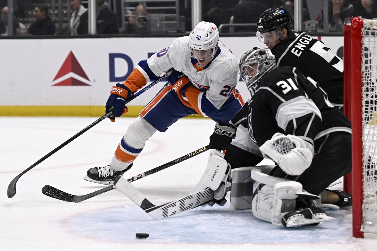 New York Islanders forward Hudson Fasching tries a wraparound shot in front of Kings goaltender David Rittich.