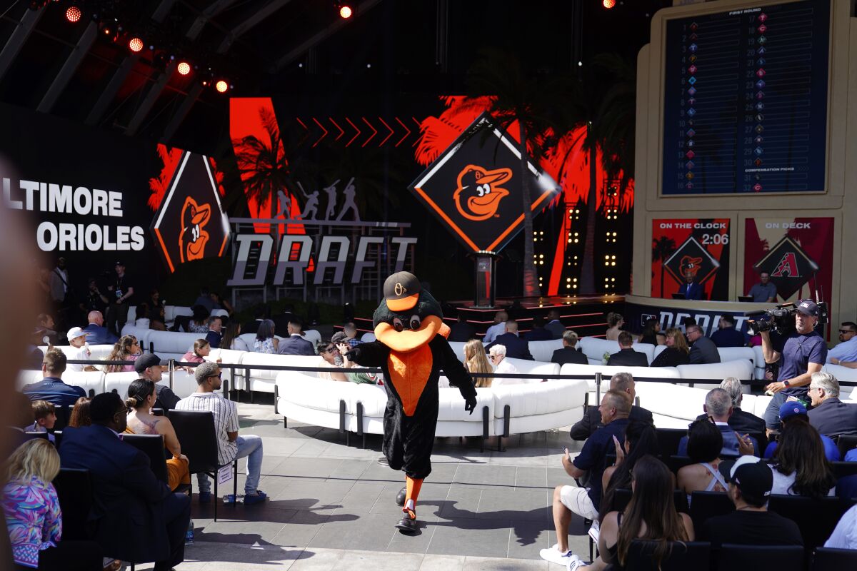 Orioles draft 7-foot pitcher, would be tallest ever in MLB