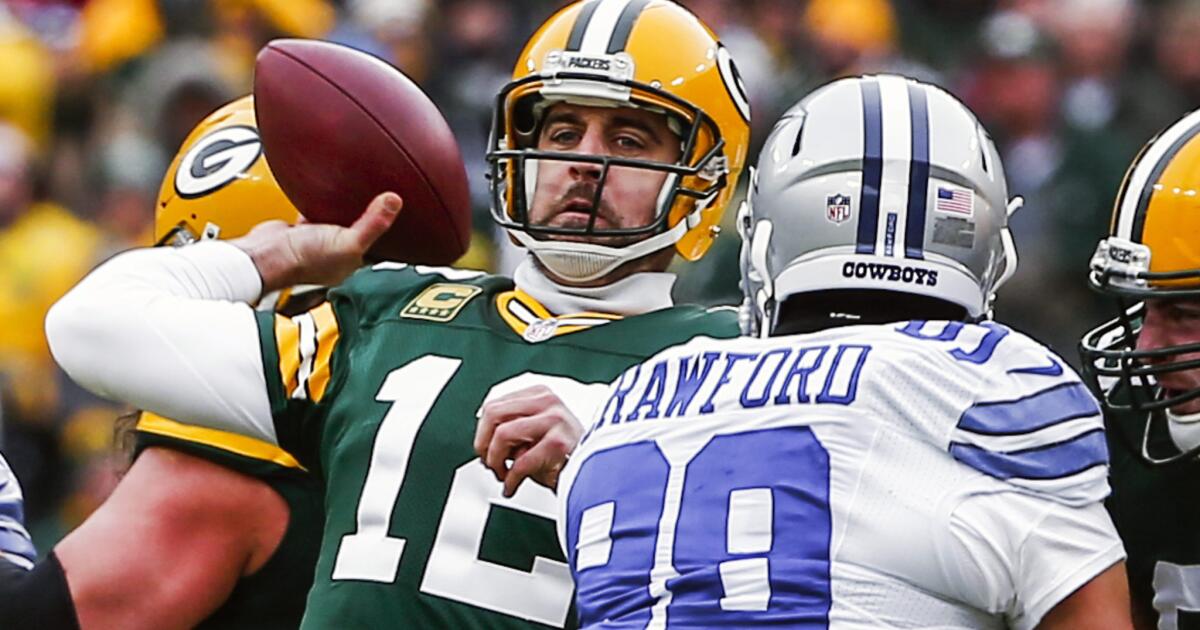 Packers defeat Cowboys, 26-21, after controversial call - Los Angeles Times