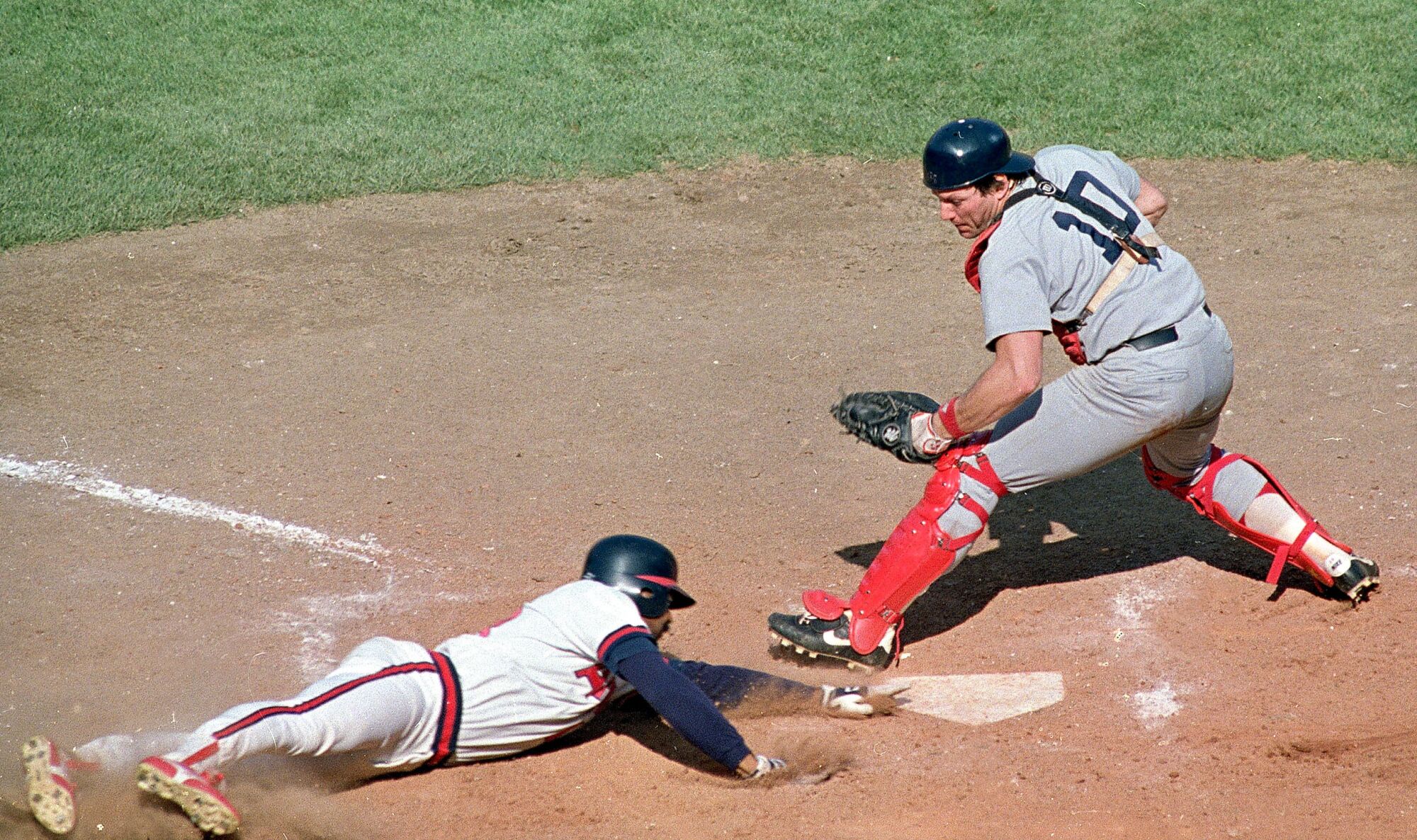 Rupert Jones scores in bottom of ninth inning.