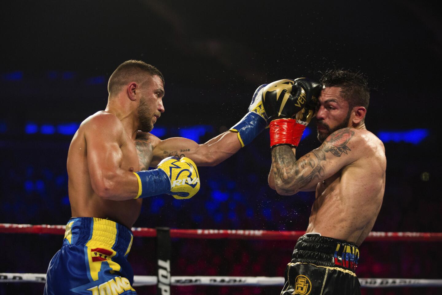 APphoto_Lomachenko Linares Boxing