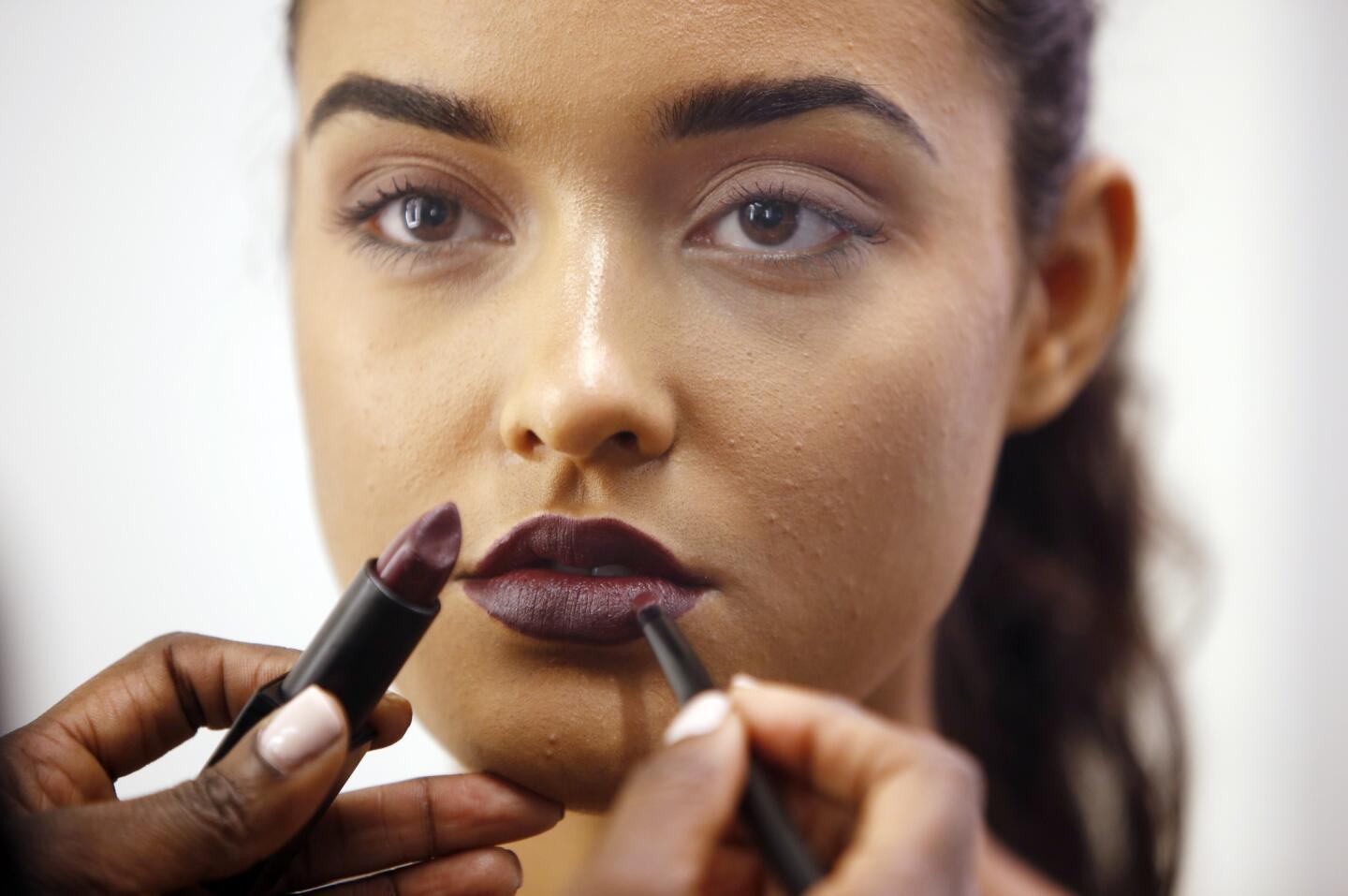 How-to: Dark lipstick