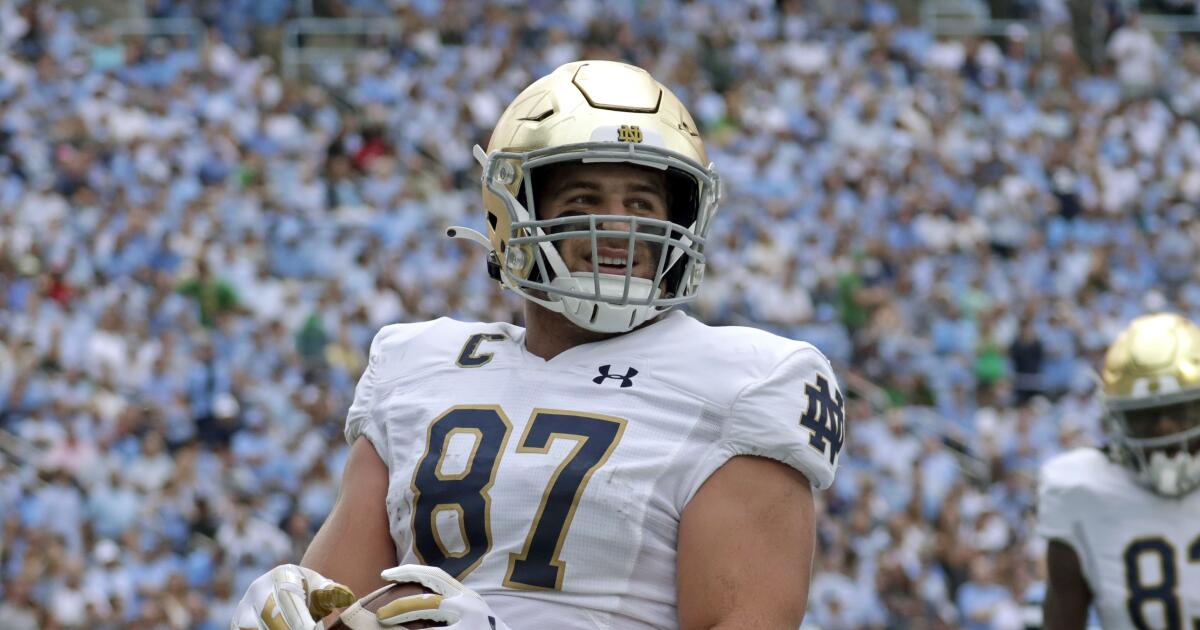 Notre Dame football nose guard's strong hands make the difference