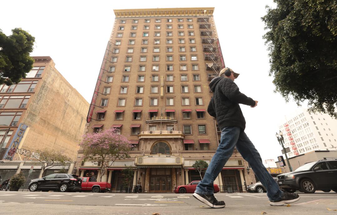 Cecil Hotel's once-homeless tenants say it's crawling with vermin - Los ...