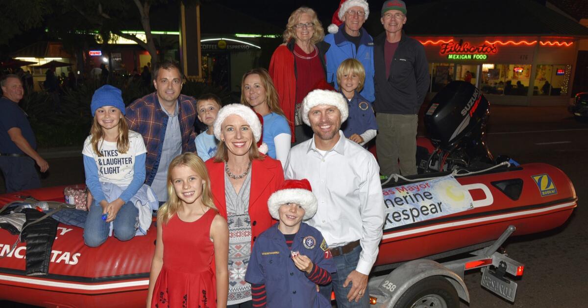 Encinitas Holiday Parade hits Highway 101 on Dec. 1 Encinitas Advocate