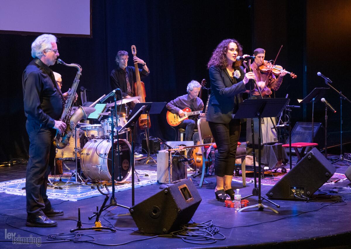 Yale Strom, Elizabeth Schwartz and Hot Pstromi perform.