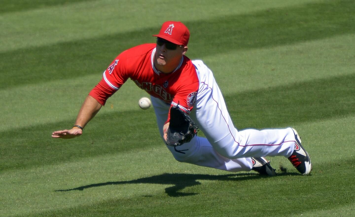 Mike Trout makes a diving catch