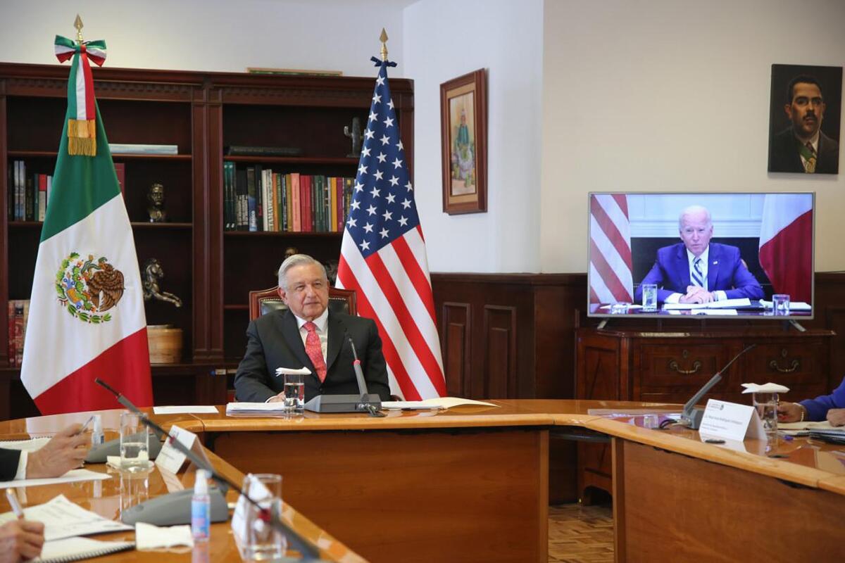 Presidente de México, Andrés Manuel López Obrador (i) y a su homólogo de Estados Unidos, Joe Biden
