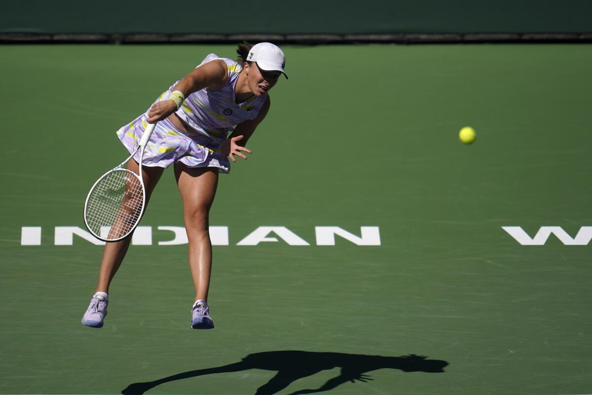 Iga Swiatek serves to Maria Sakkari at Indian Wells on Sunday.