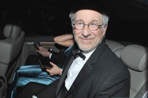 Director Steven Spielberg, #9, has made $895,723 in federal campaign contributions since 1984. Hes a strong supporter of Hillary Clinton (as he was of Bill Clinton during his White House years.). Before officially declaring for Hillary Clinton last year, he gave to the campaigns of Richardson, Edwards and Obama. Worth: $ 3.3 billion How he made it: Entertainment Where he lives: Beverly Hills