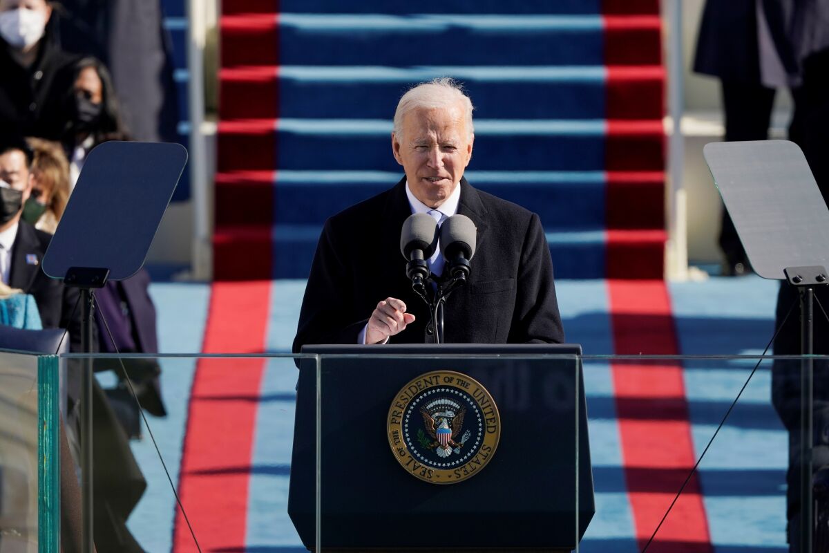 El presidente de EEUU Joe Biden habla en un discurso después de tomar protesta en el Capitolio