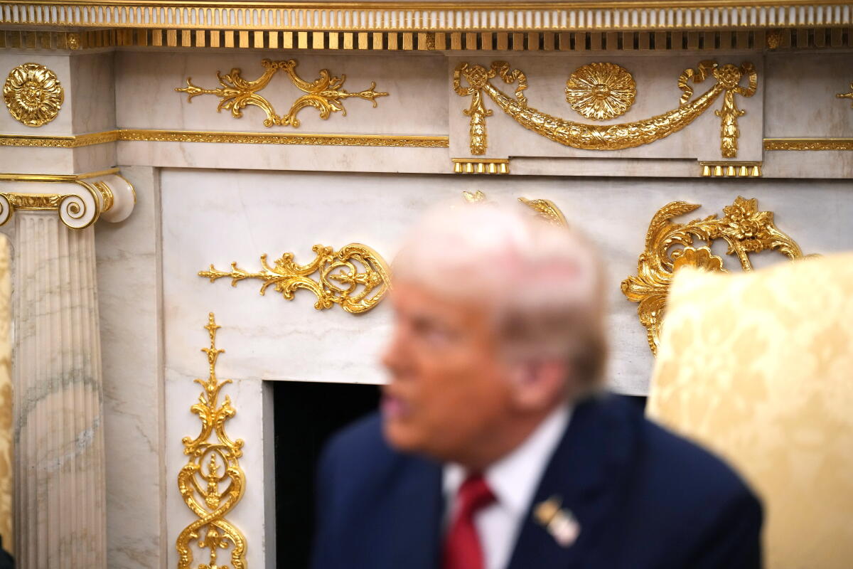 Trump’s gold statue at presidential library is a terrible idea - Los ...