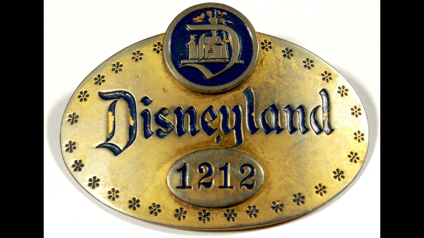 Lot De 5 Badges Disneyland Paris Promotion Disney+ 