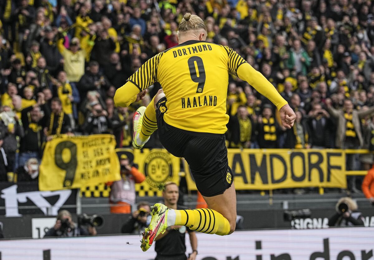 Dortmund's Erling Haaland celebrates after scoring a penalty during the German Bundesliga soccer match between Borussia Dortmund and FSV Mainz 05 in Dortmund, Germany, Saturday, Oct. 16, 2021. (AP Photo/Martin Meissner)