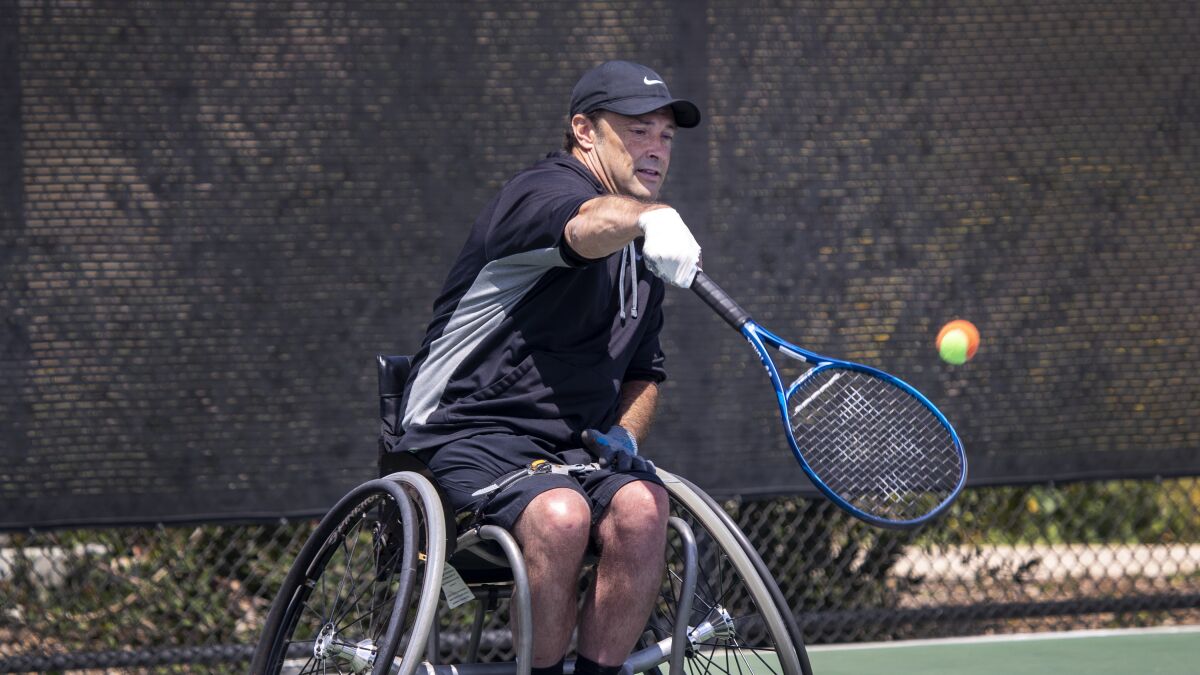 Columna: El tenis en silla de cambió vida de David Espera poder hacer lo para otros - Los Angeles Times