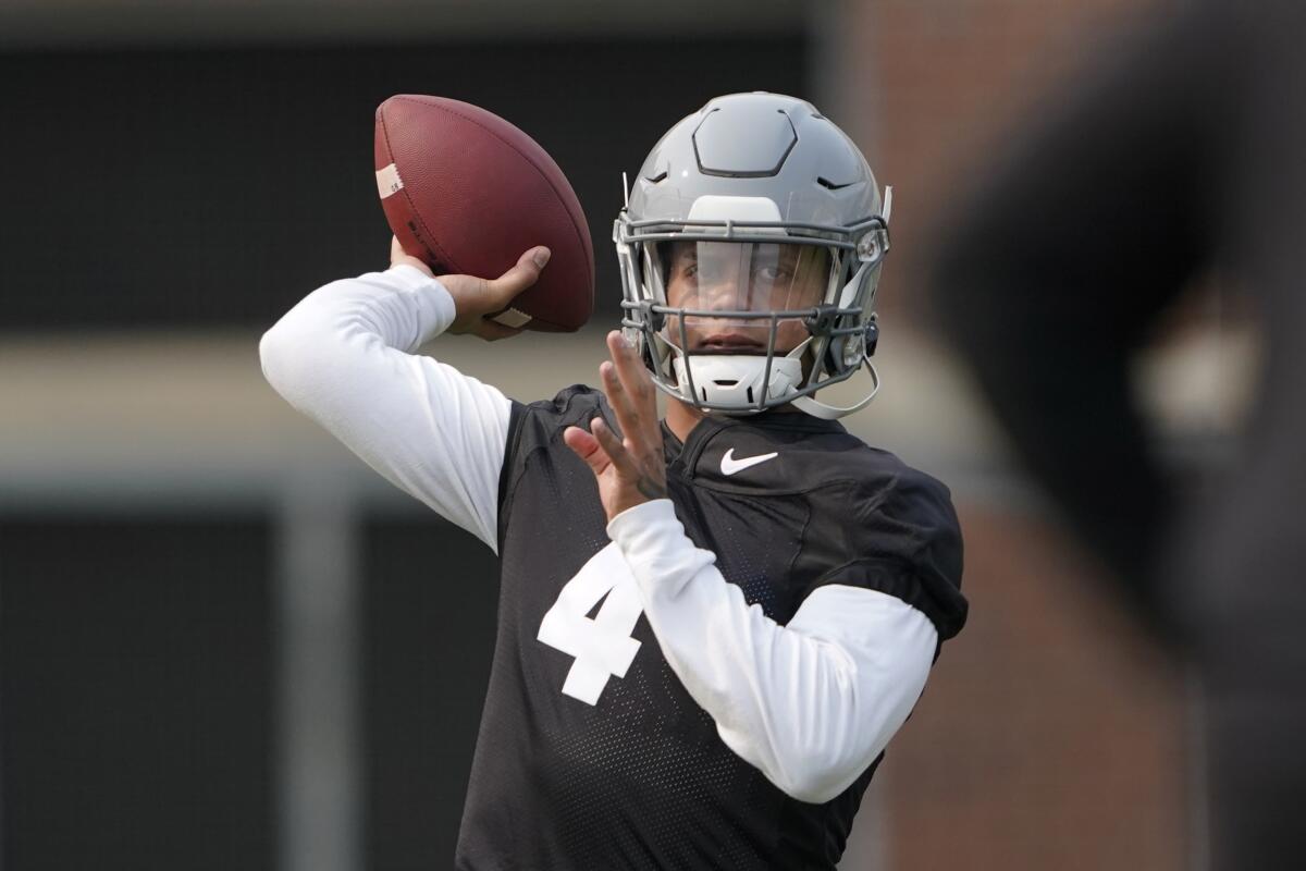 Washington State quarterback Jayden de Laura throws a pass on the first day of NCAA college football practice, Friday, Aug. 6, 2021, in Pullman, Wash. (AP Photo/Ted S. Warren)