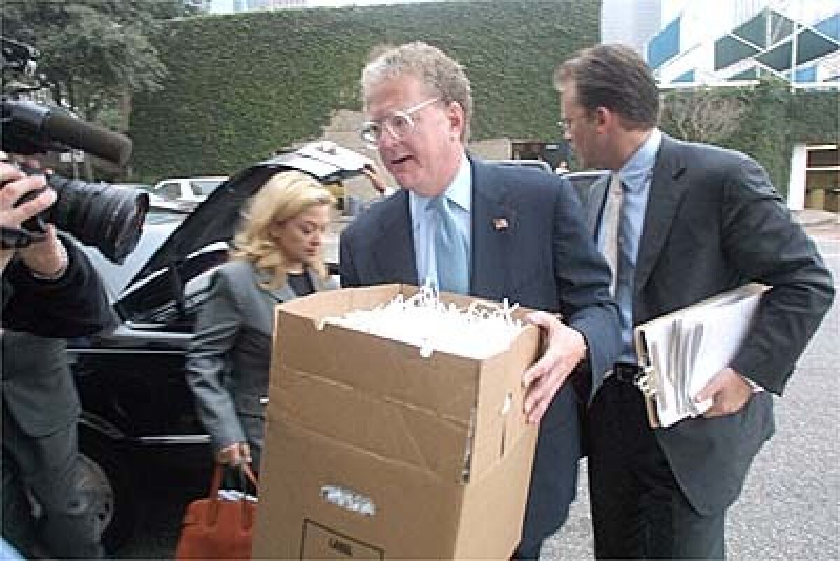 Lawyer William Lerach carries shredded Enron documents into federal court in Houston in 2002