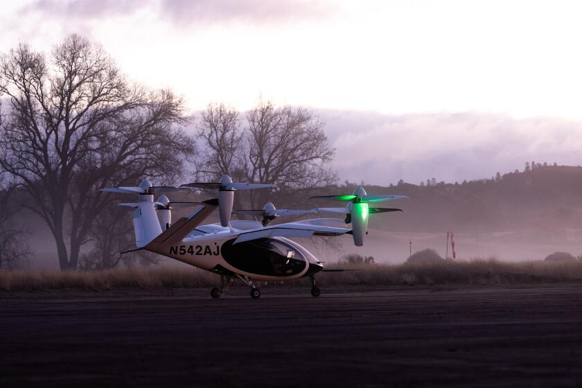 Fotografía cedida por Joby Aviation donde se muestra el avión eléctrico de despegue y aterrizaje vertical
