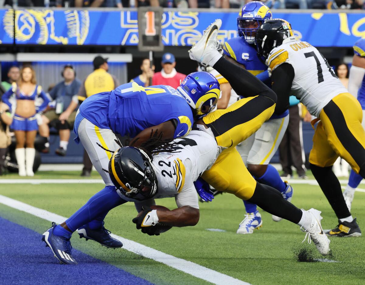 Rams safety Jordan Fuller can't stop Pittsburgh Steelers running back Najee Harris from scoring.