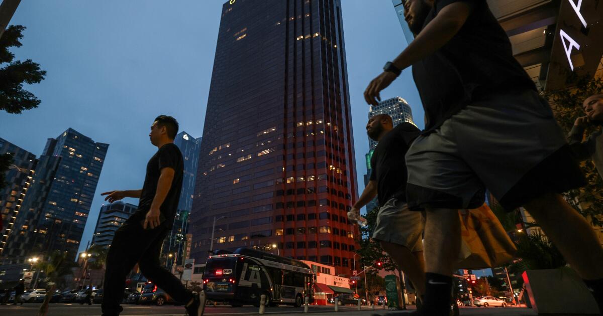 Unternehmen kaufen ihre Gebäude, anstatt sie zu mieten, da die Büropreise in Los Angeles ihren Tiefpunkt erreichen