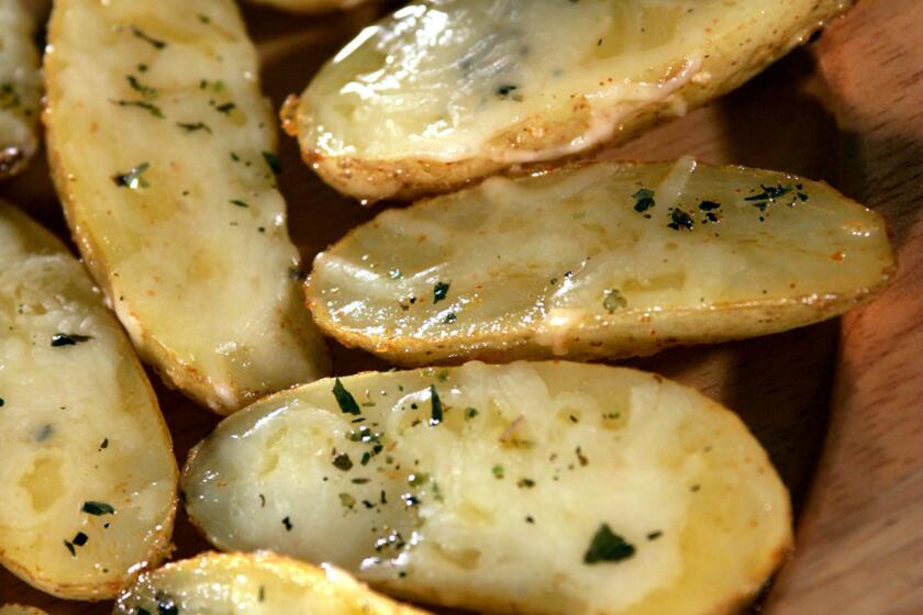 091667.FO.0105.food4.GEM Potatoes.Cheese -- Cheese Crusted Potatoes.