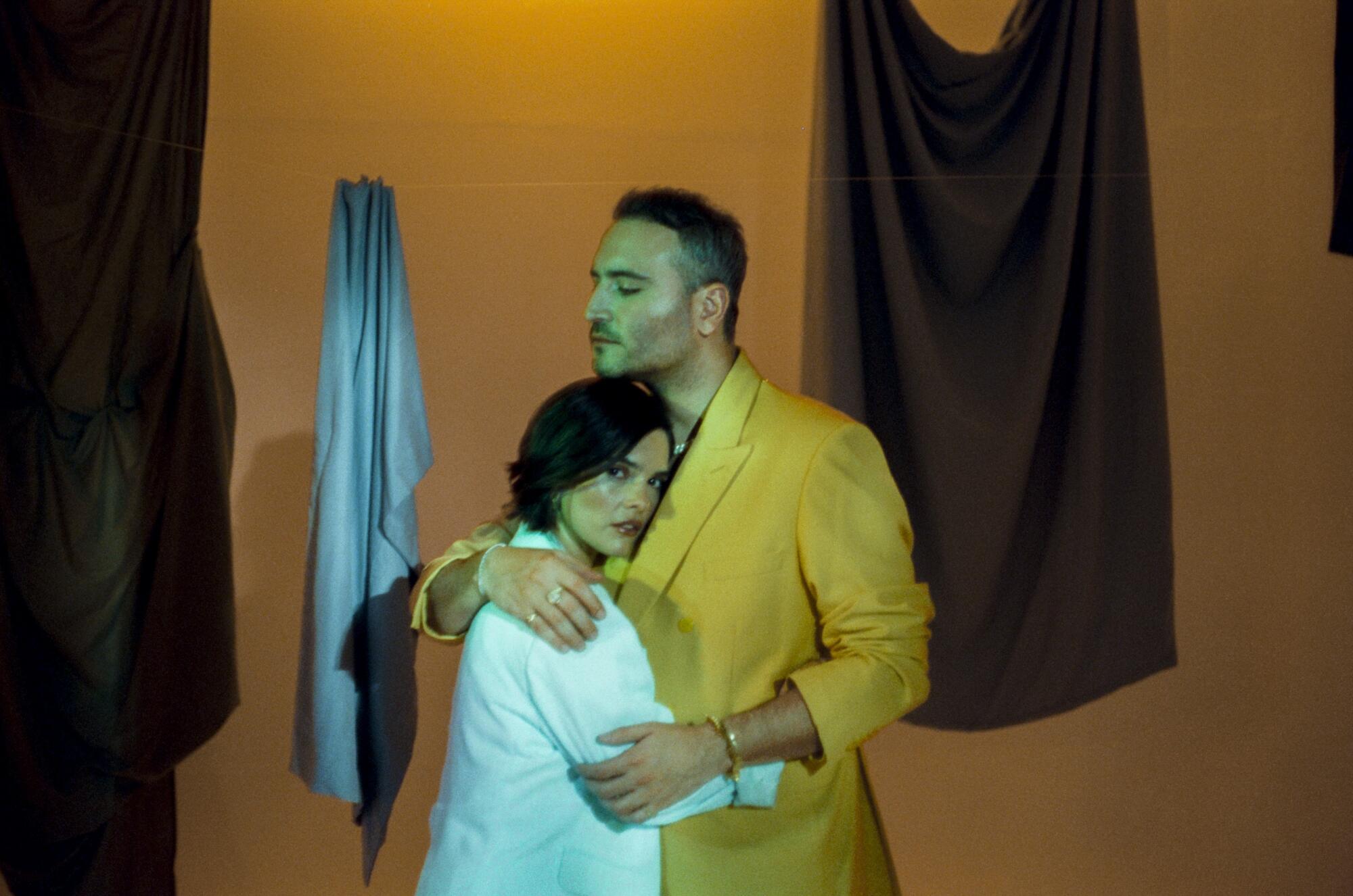 Paula y jesús durante el rodaje del video de "Déjame llorarte".