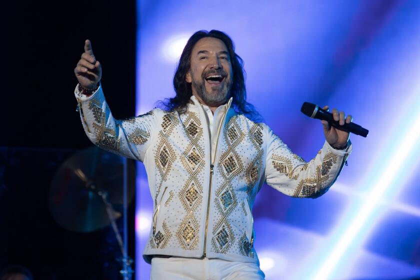 Marco Antonio Solís tiene algo interesante para sus fans.