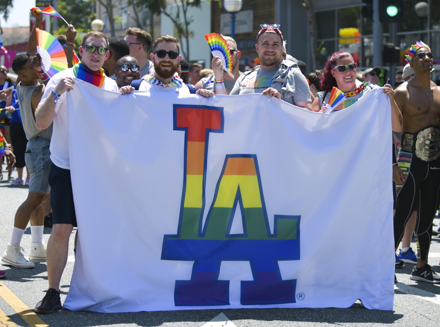 Giants first team to wear pride colors on field