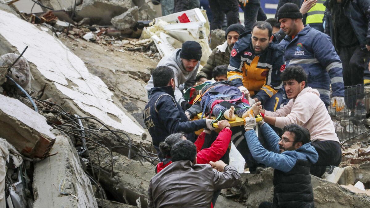 Magnitude 7.8 quake kills more than 2,800 people in Turkey
